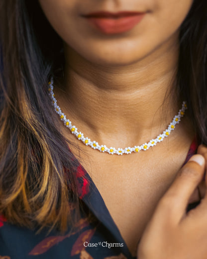 DAZZLING DAISY NECKLACE
