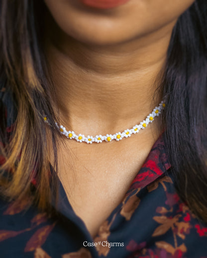DAZZLING DAISY NECKLACE