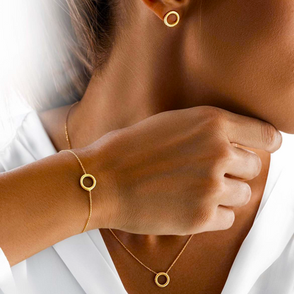 CIRCLE HALO NECKLACE