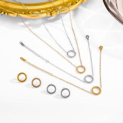 CIRCLE HALO NECKLACE