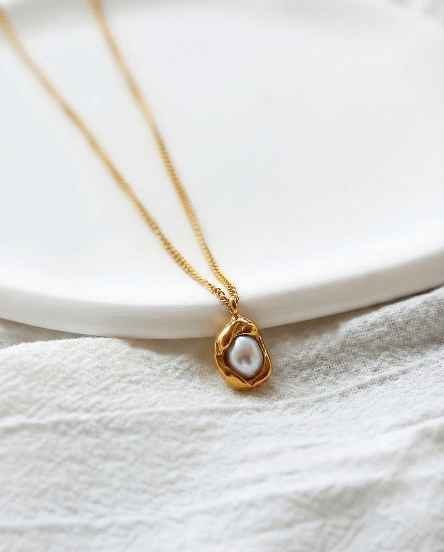 Pearl Crest Pendant Necklace