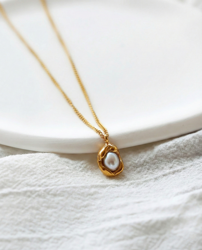 Pearl Crest Pendant Necklace
