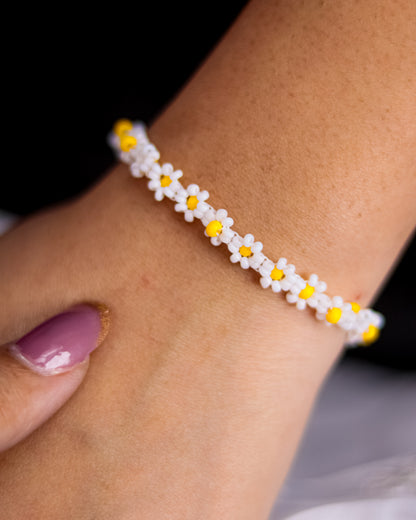 DAZZLING DAISY BRACELET