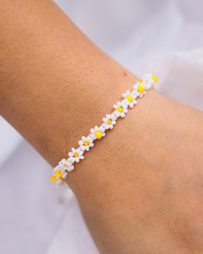 DAZZLING DAISY BRACELET