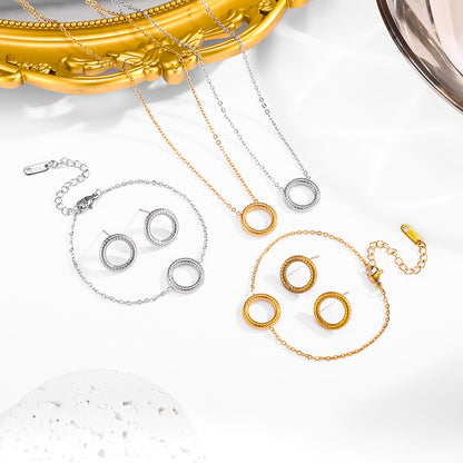 CIRCLE HALO NECKLACE