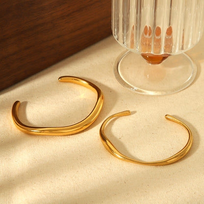 Curved Chic Slim Gold Cuff
