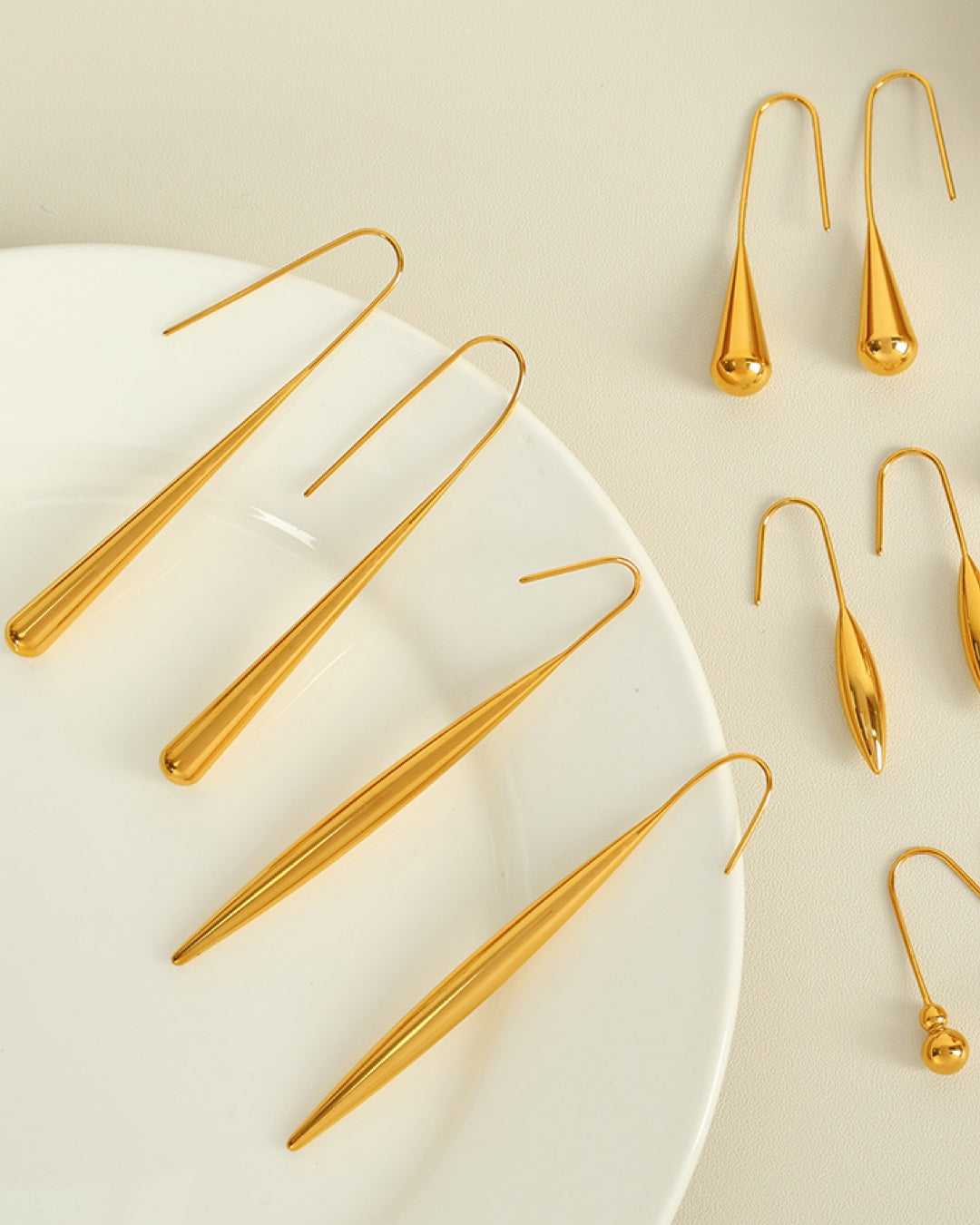 Dewelle Water Droplet Ear Hook