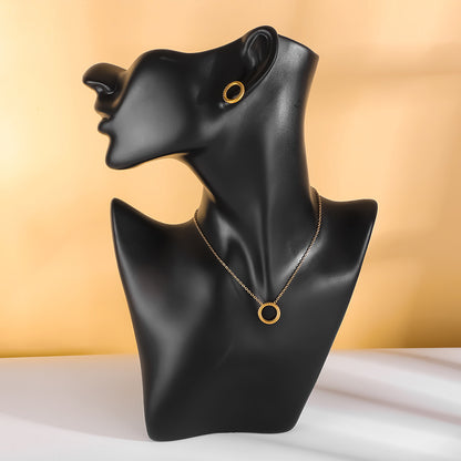 CIRCLE HALO NECKLACE