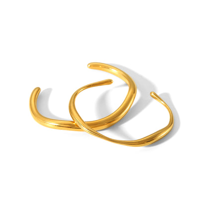Curved Chic Slim Gold Cuff