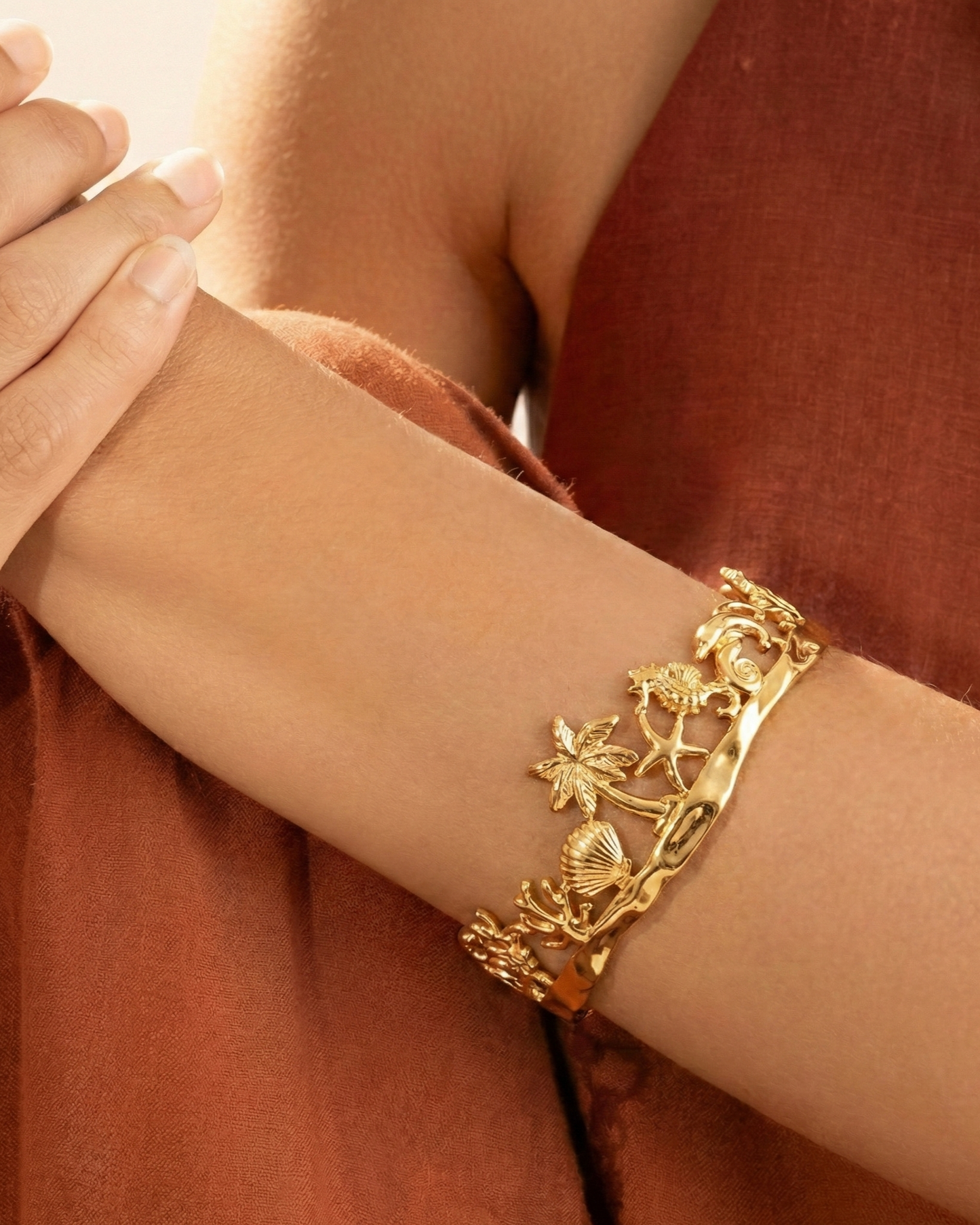 Tideborn Mermaid Cuff (Golden)