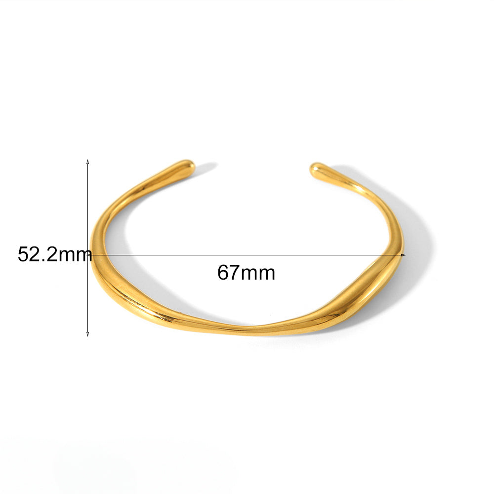 Curved Chic Slim Gold Bangle