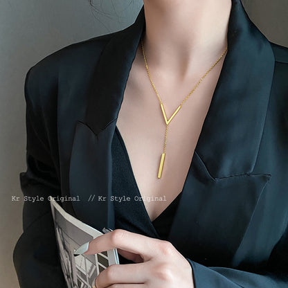 AURIC V NECKLACE